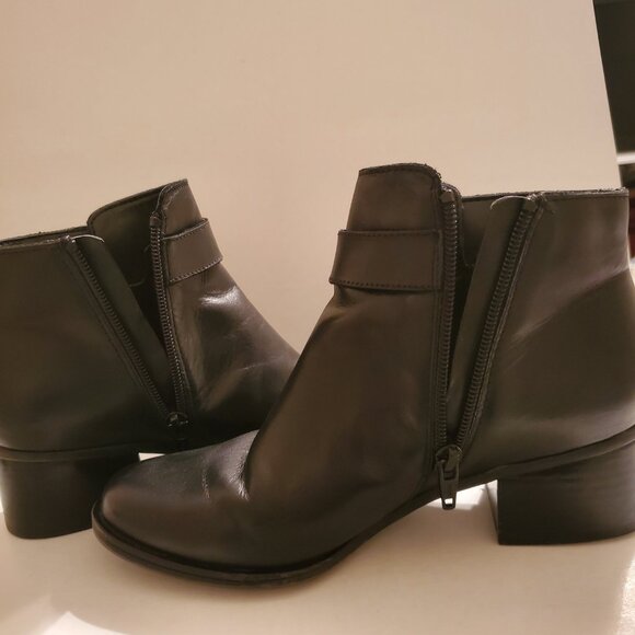 NATURALIZER Black Ankle boots Chunky Heel 1.7" high Size 5.5M. - Picture 12 of 12